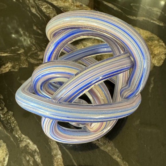 Glass Endless Knot / Infinity Knot - Picture 3 of 10